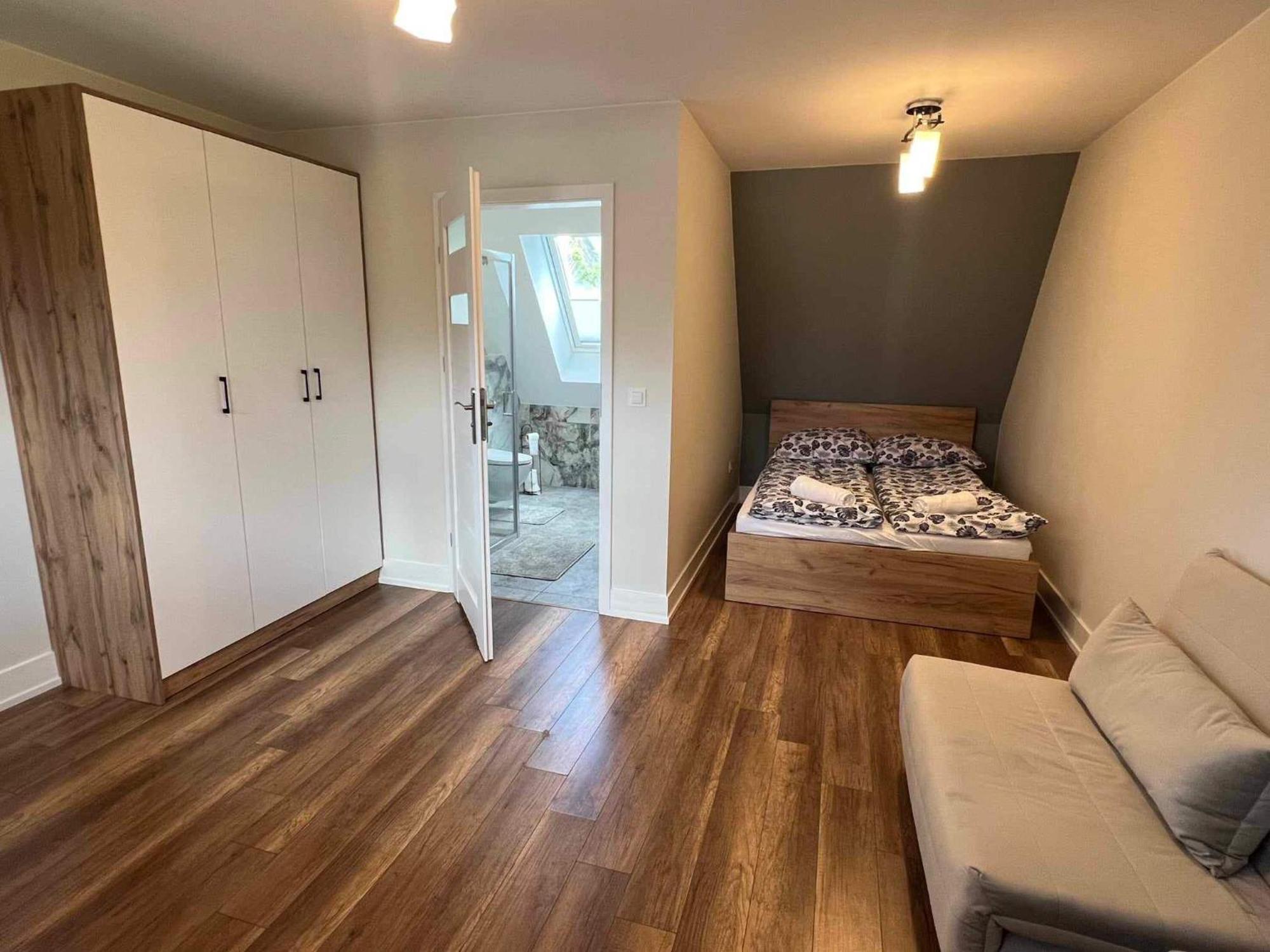 Styry Pory Roku Apartment Gron